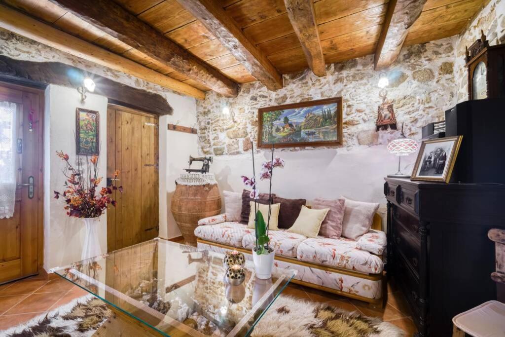 Traditional Cretan Stone House In The Center Of Crete Litos Exterior foto