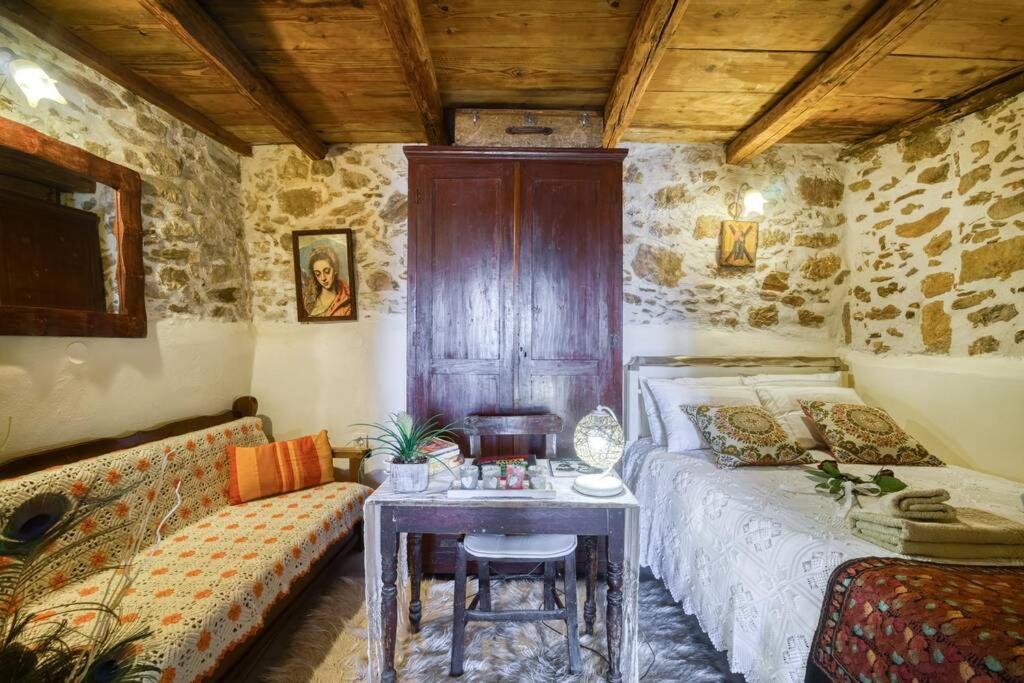 Traditional Cretan Stone House In The Center Of Crete Litos Exterior foto